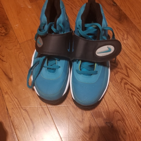 Nike - Picture 2 of 3